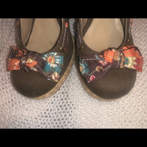 Xhilaration brown wedge sling back heels. Size 6 1/2. Excellent condition. - Picture 2 of 6